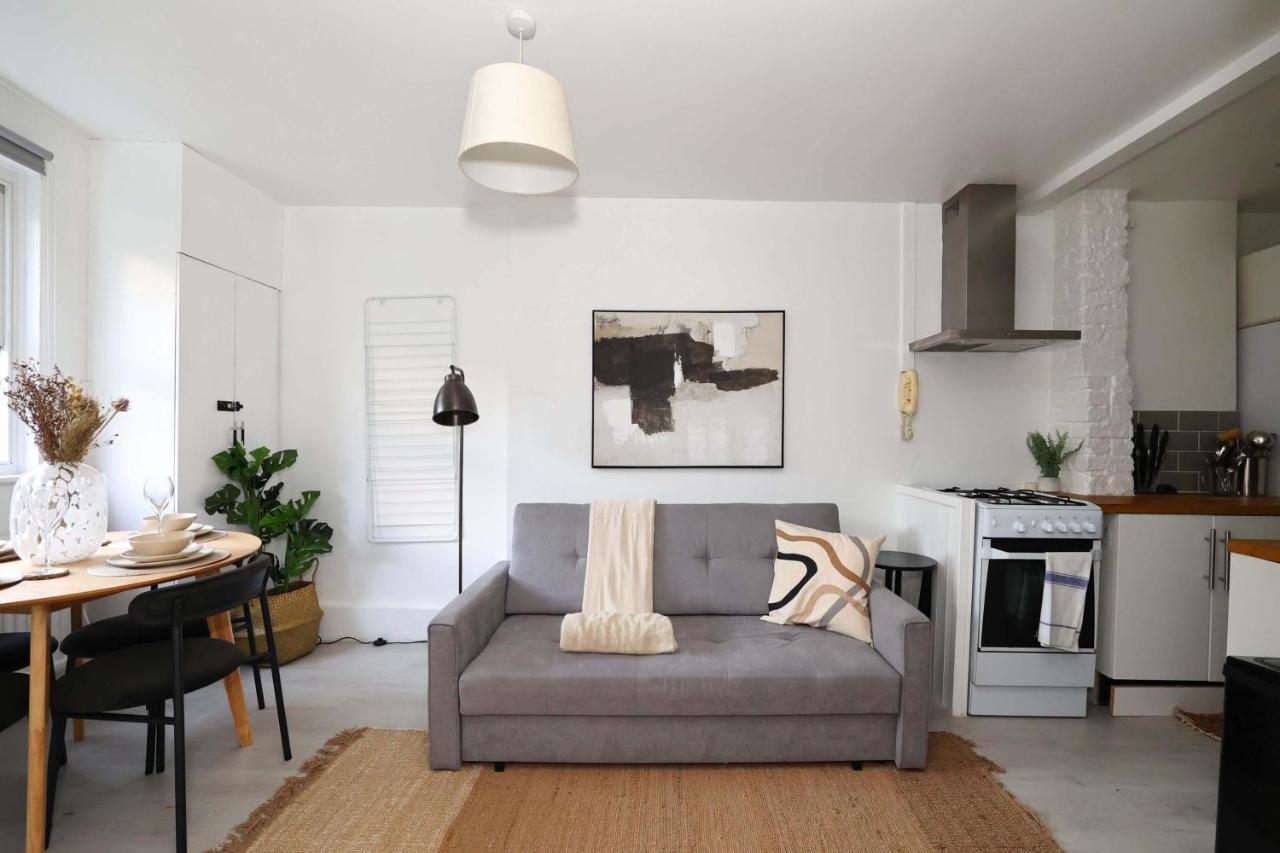 W London Apt For 4. Open Plan Kitchen/Living Room Luaran gambar